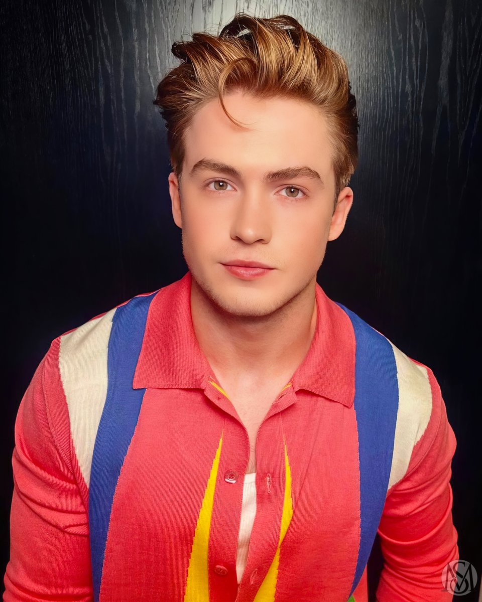 SpuriousMorals's tweet photo. The hair, the stubble and the hint of chest pubes are what get me #KitConnor 🤌💋 chefs kiss https://t.co/wTm00g7XdW