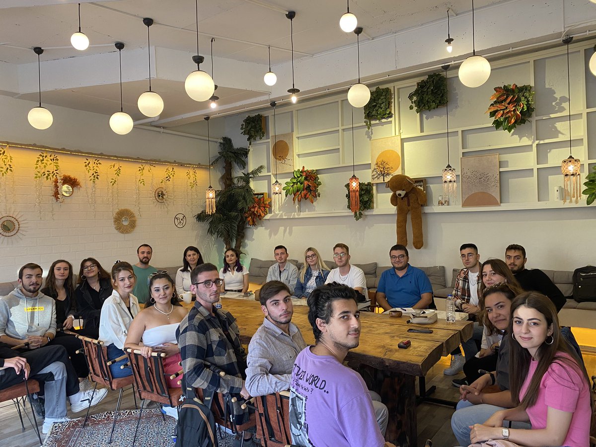 Siyaset Bilimi ve Kamu Yönetimi topluluğu olarak tanışma toplantımızı gerçekleştirdik . Katılan tüm üyelerimize teşekkür ederiz . Dönem içerisinde gerçekleştireceğimiz diğer etkinliklerimizde görüşmek dileğiyle 🙌🏻