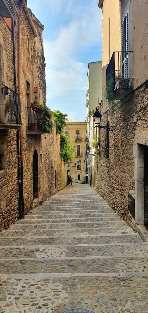 crispinsgeodept's tweet photo. Human day in beautiful Girona today. More great data collected and ice creams had 🍦☀️🌍💚 #Year13 #lovegeo #fieldwork #notallclassroomshavewalls @crispinsschool @Crispins6thForm  @GeofieldworkLtd https://t.co/jtDNGIz8OJ