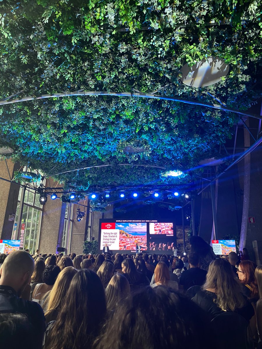 Searchability tweet media