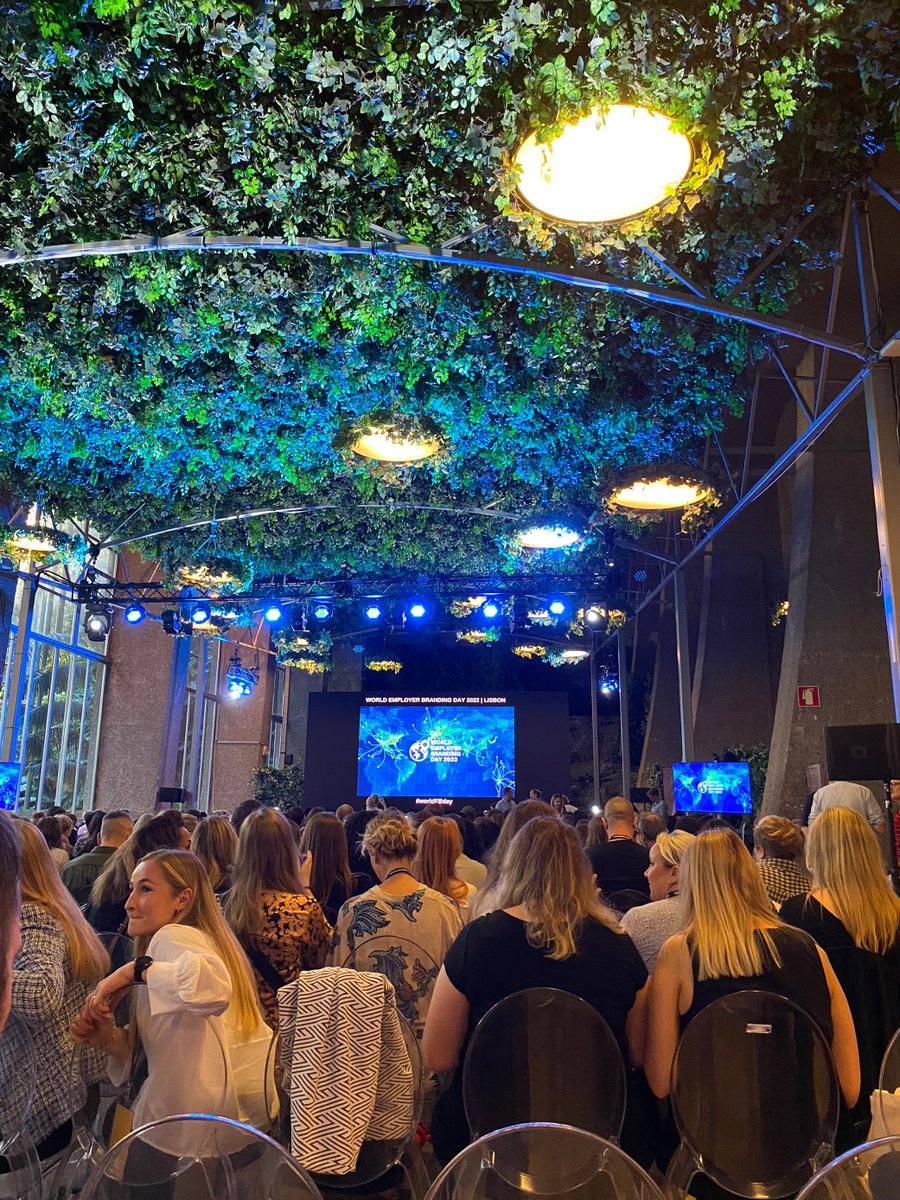 Searchability tweet media