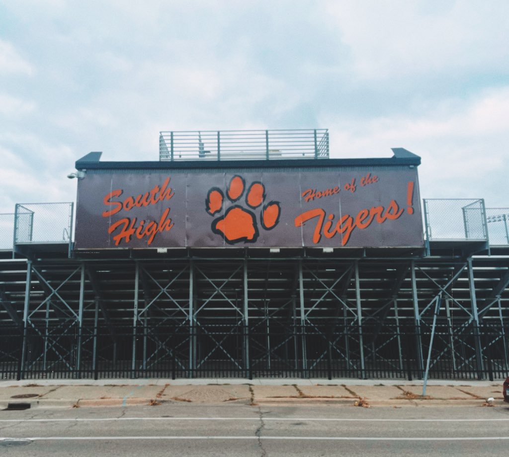Senior Night
               Thursday Night Lights🏈
Join us tonight for a fun night of fall weather, Football &amp; Seniors! 
South vs. Edison 6:00pm @ South High Stadium. Hope to see you there. Go Tigers!
