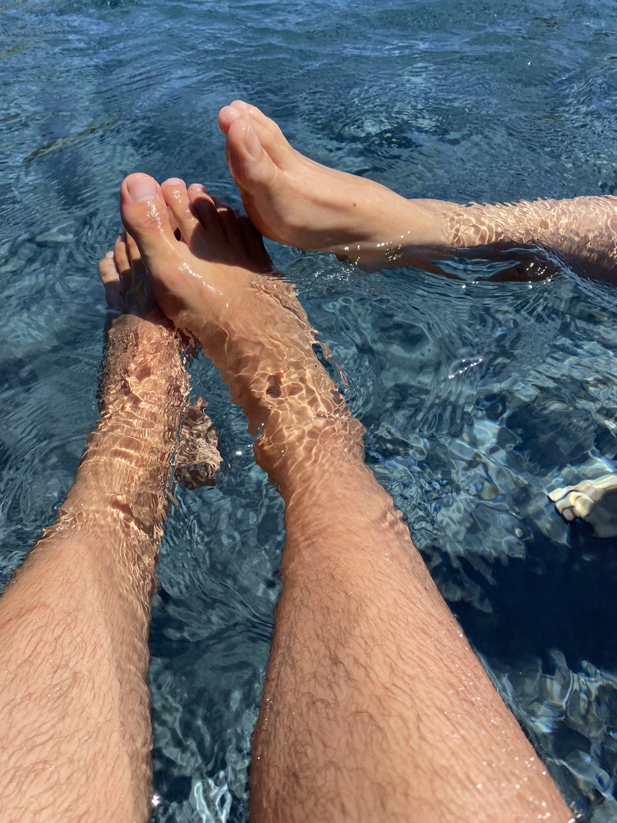 leoetom's tweet photo. #pied #pieds #piednus #fetisch #hetero #hétérocurieux #bi #gay #mec #sport #kiffeurcho7 #sportmotivation https://t.co/LDj0PNoT1W