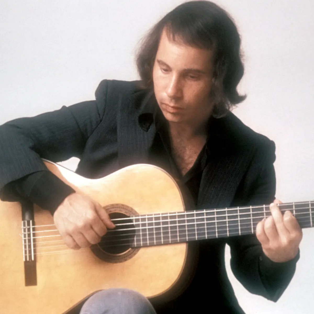 Born 13 Oct 1941, musician Paul Simon. After S & G split in 1970, he recorded 3 acclaimed albums all of which made the Top 5 on the Billboard 200. His 1972 self-titled album contained the hit songs 'Mother and Child Reunion' and 'Me and Julio Down by the Schoolyard'. #PaulSimon