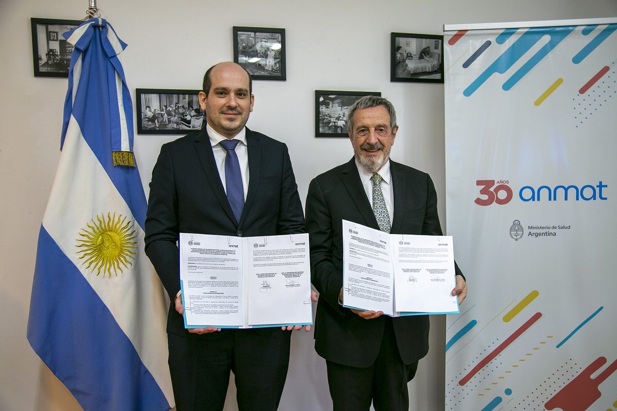 ANMATsalud's tweet photo. ANMAT recibió a la Dirección Nacional de Vigilancia de Paraguay @DINAVISApy para la firma de un acuerdo de colaboración con el objetivo de fortalecer los procesos regulatorios de ambas agencias.

Más info 👉 https://t.co/KHVmwrfhwt

#30añosANMAT https://t.co/7p2hqZ3yOd