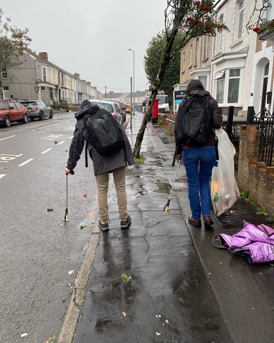 SwanHog's tweet photo. Our first big hog friendly litter pick was a success! The streets surrounding the university were in a state after bin night, we collected two full bin bags just from a handful of streets!

#hfc #hedgehogfriendlycampus #pick4prickles https://t.co/Sfz7zykRrQ
