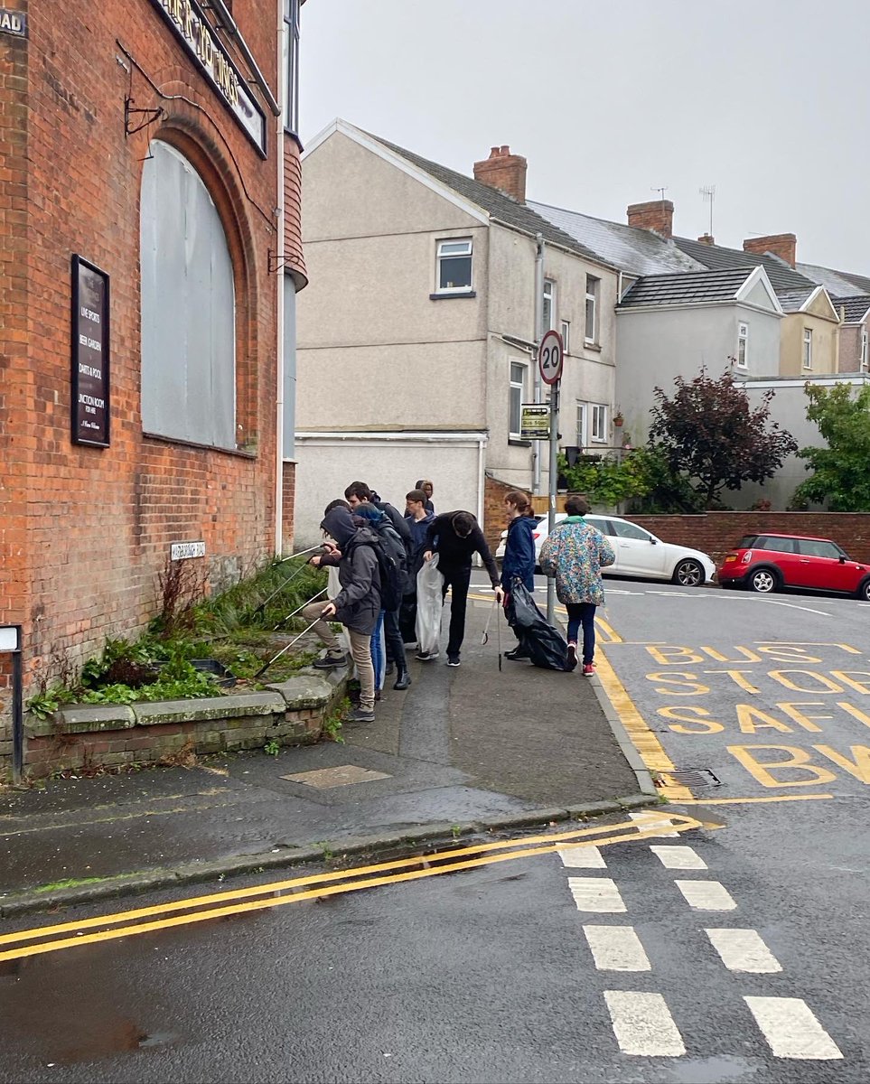 SwanHog's tweet photo. Our first big hog friendly litter pick was a success! The streets surrounding the university were in a state after bin night, we collected two full bin bags just from a handful of streets!

#hfc #hedgehogfriendlycampus #pick4prickles https://t.co/Sfz7zykRrQ