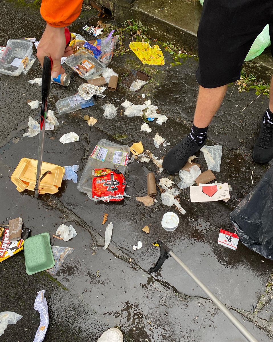 SwanHog's tweet photo. Our first big hog friendly litter pick was a success! The streets surrounding the university were in a state after bin night, we collected two full bin bags just from a handful of streets!

#hfc #hedgehogfriendlycampus #pick4prickles https://t.co/Sfz7zykRrQ