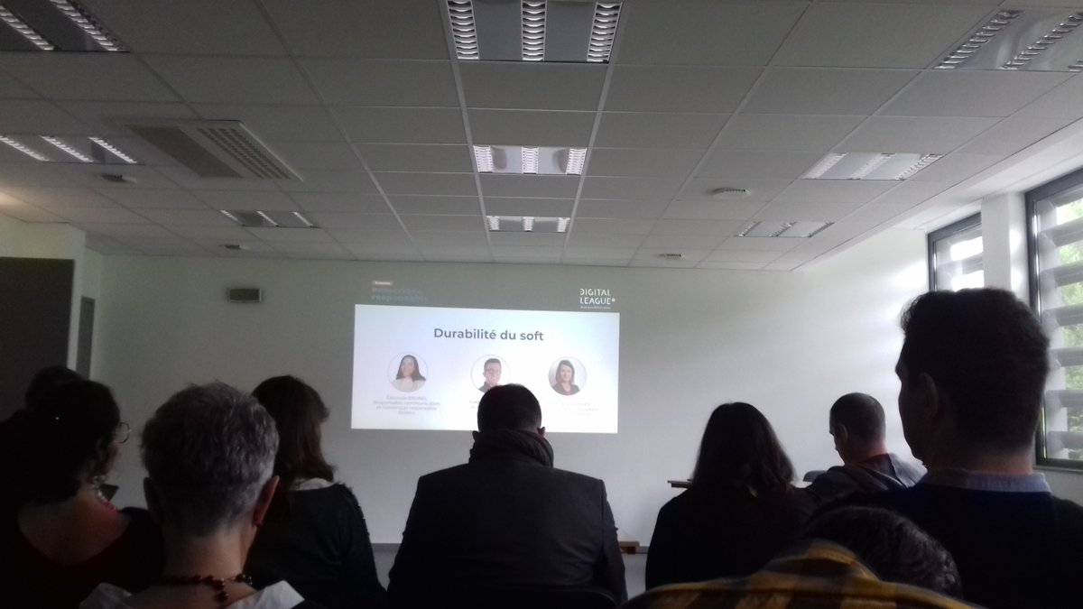 Ecodair_ESS's tweet image. Aujourd&apos;hui s&apos;est tenue la Journée du Numérique Responsable organisée par la @Digitaleague au parc Metrotech Saint-Etienne. Des échanges sur l&apos;impact environnemental du numérique et de ses alternatives animées par des responsables d&apos;Ecodair, Fairphone et DigitGreen.

#ecodair