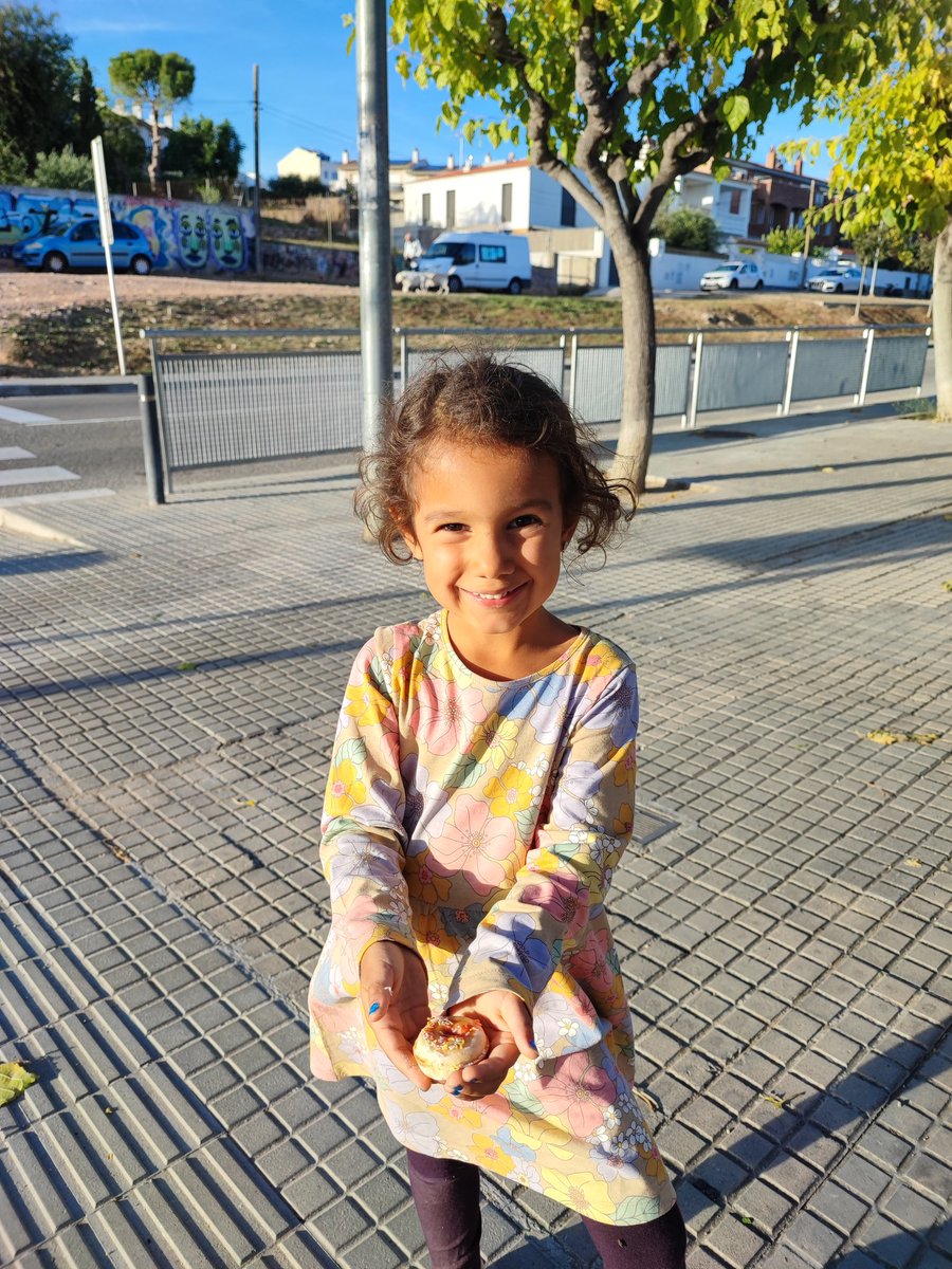 ValdiviesoCA's tweet photo. First baking class
First donut ❤️
#Princesadepapa https://t.co/nCAe5ysJJA