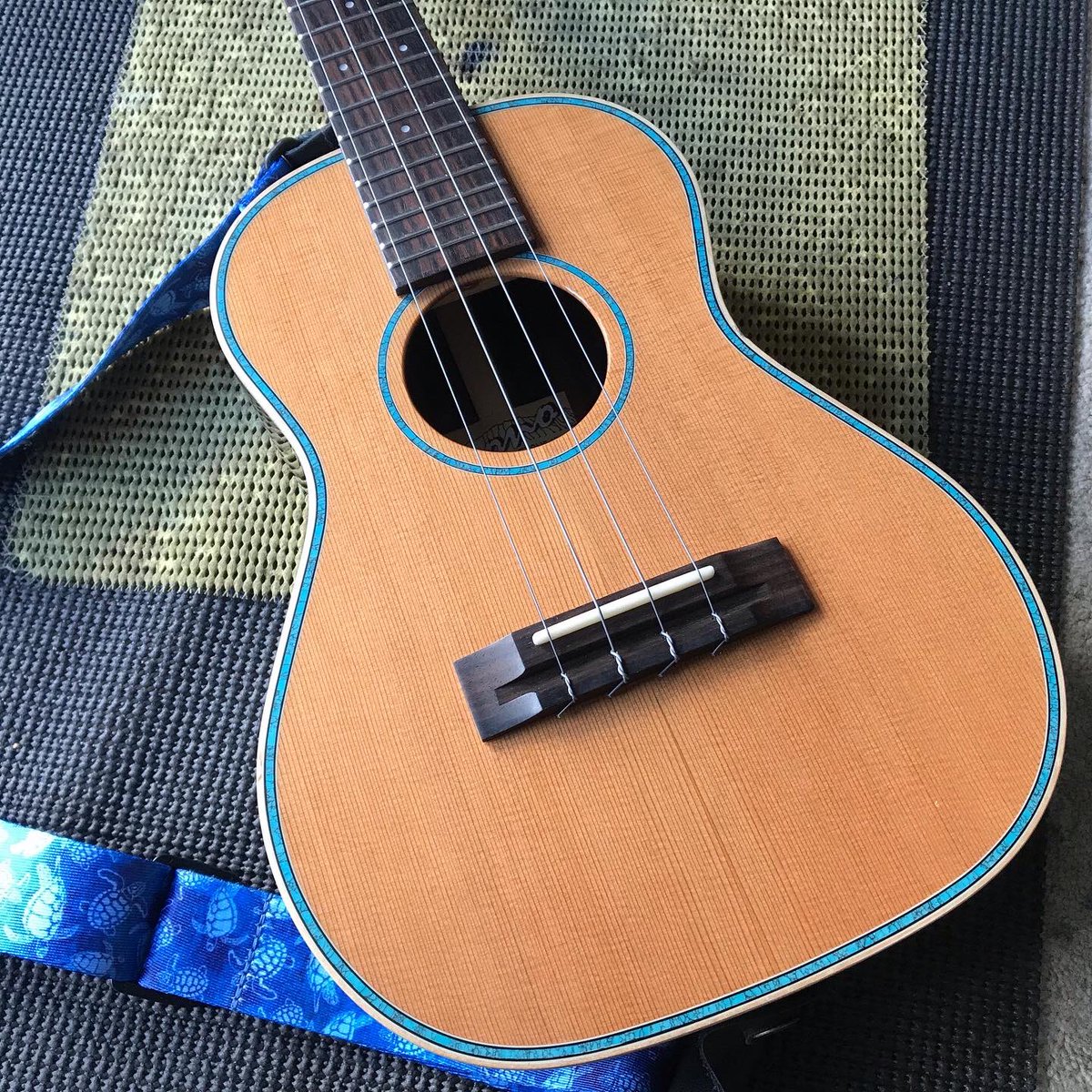 ABGuitartech's tweet photo. Fitting another of the brilliant @MiSiMySound pickups to this Pono uke - no need for a traditional battery, just charge it up on the mains for a minute! 

#ukulele #ukulelepickup #misipickup #ponoukulele #electricukulele #guitartech #guitartechnician #guitarrepair #guitarrepairs https://t.co/A8VxtOBavP