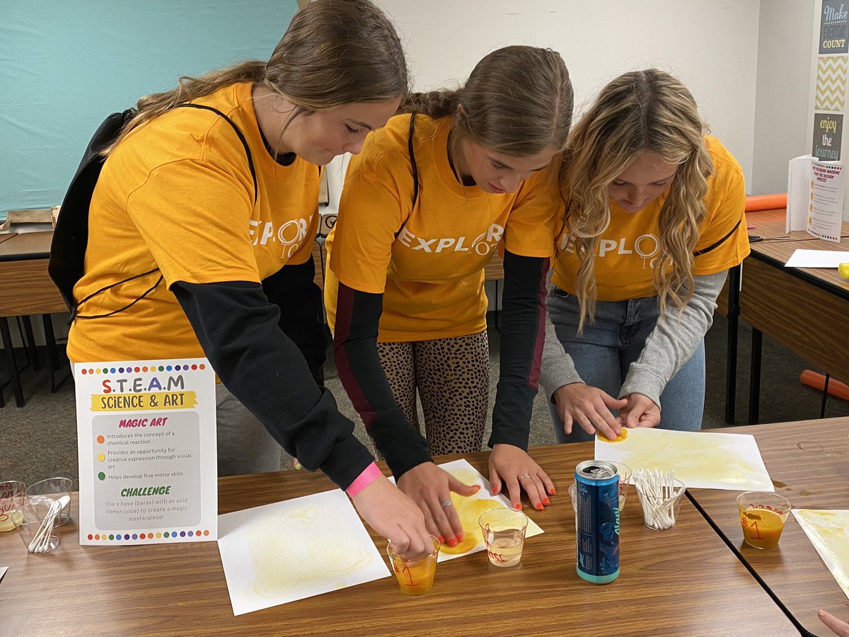 rgordon04's tweet photo. Students learning about the @OTCedu Early Childhood Development program by creating magic art and learning about STEAM activities! #ExploreOTC https://t.co/RPROAvgziR