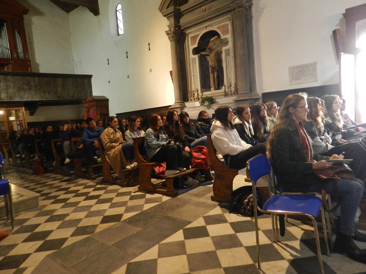 MicNat_'s tweet photo. Today in San Pellegrino in Alpe a new performance of #elisabettasalvatori for the second year students of the @fondazionecampus Bachelor Degree in Tourism Sciences
#Pilot5 #Garfagnana @INCULTUM_eu https://t.co/GH0rnjFmlL