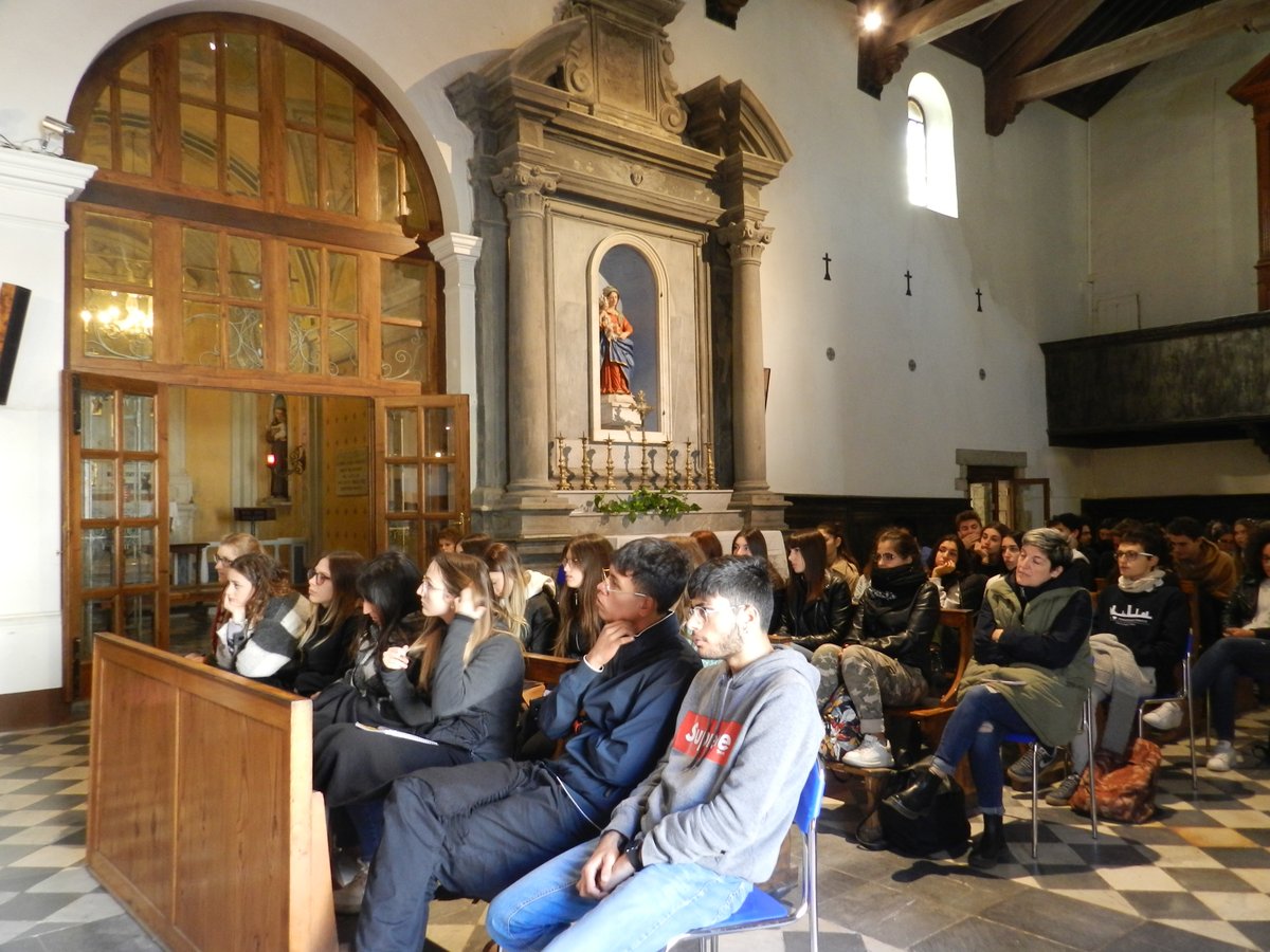 MicNat_'s tweet photo. Today in San Pellegrino in Alpe a new performance of #elisabettasalvatori for the second year students of the @fondazionecampus Bachelor Degree in Tourism Sciences
#Pilot5 #Garfagnana @INCULTUM_eu https://t.co/GH0rnjFmlL