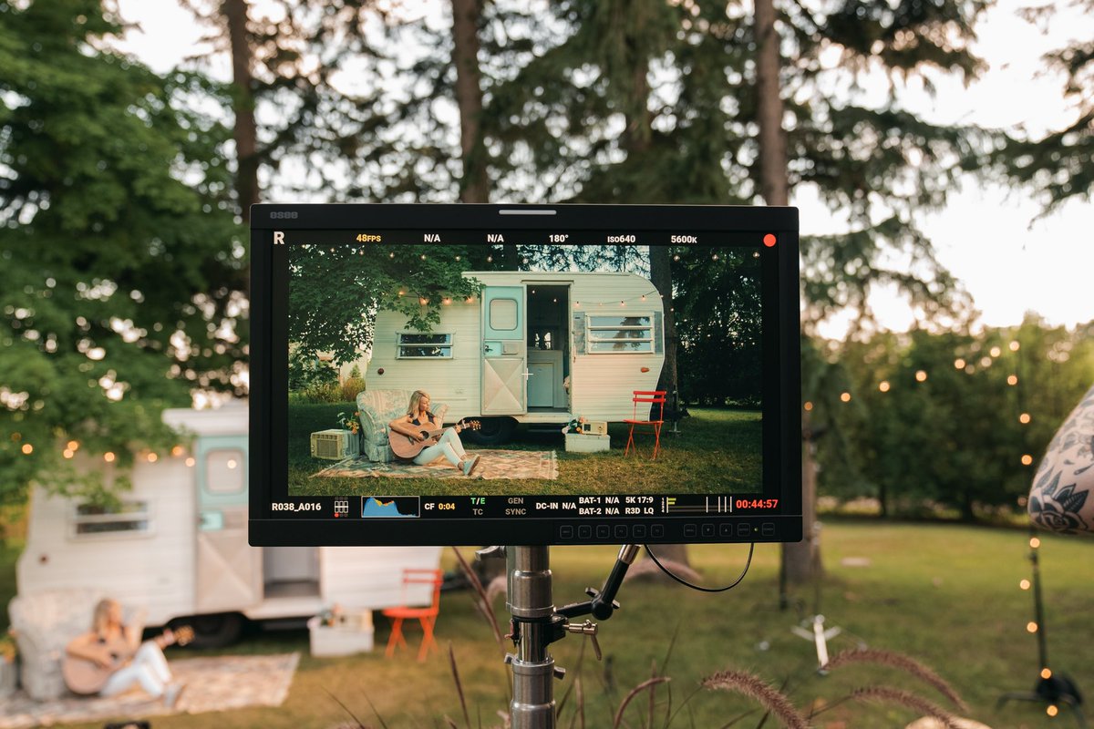 DaynaReidMusic's tweet photo. ‘Back To The Trailer’ (Official Audio Video) coming TODAY at 3 pm EST on my YouTube channel!! Join the premiere & live chat here: https://t.co/yVqYeWidtw! Can’t wait for you to see it✌️🎶 #BackToTheTrailer #video #DaynaReid
📷: @ZavitzLee https://t.co/72pbxGtb4y