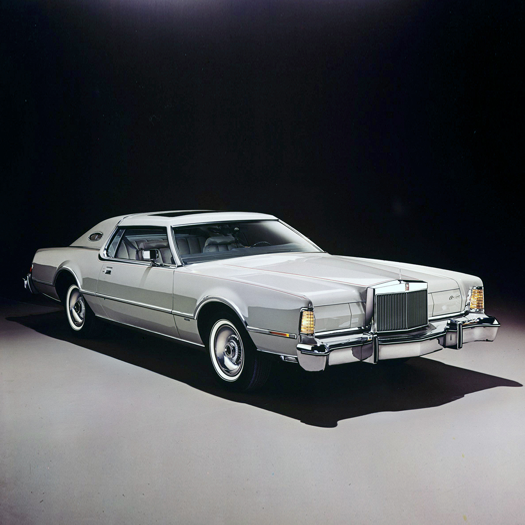 #TBT to the essence of the 70s, personified:

The unmistakable '76 Lincoln Continental Mark IV.

#Lincoln100 #ThePowerOfSanctuary
© 2022 Ford Motor Company of Canada, Limited. All rights reserved. Lincoln and related trademarks are trademarks of Ford and its affiliates.