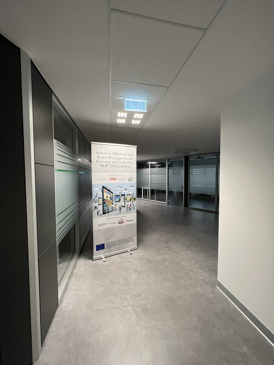 MargheRoi's tweet photo. Consortium meeting del progetto #IRESDES40 in vista del workshop di domani organizzato da @fim_veneto “Company and territorial level experiences of #socialdialogue”. Un focus su #remotework e #digitalskills 
💻: https://t.co/m5Y7NKtceo
@adaptland è partner scientifico di progetto https://t.co/riQlIUydSi