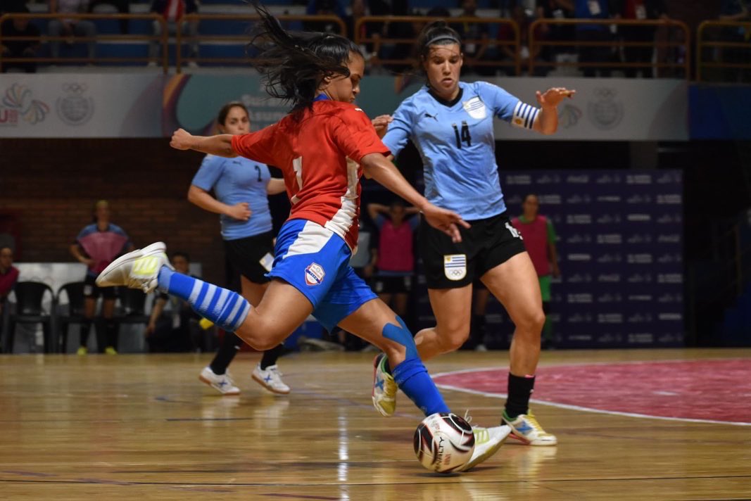 asu2022oficial's tweet photo. 🇵🇾 PARAGUAY 2 vs 1 🇺🇾URUGUAY 

¡Victoria de ORO de la Albirroja en Futsal ante el equipo uruguayo! 👏🏻🥇

#ASU2022
#ElSueñoDeTodos https://t.co/bS9TLjRpbW