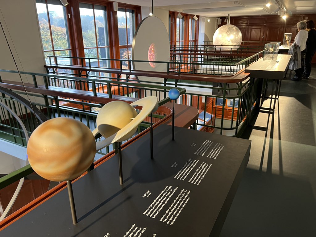 Atle Rotevatn (@uib_rotevatn) on Twitter photo Hadde gleden av å besøke <a href="/UniOslo_NHM/">Naturhist. museum</a> idag etter nyåpningen tidligere i år. Det har blitt FANTASTISK 🤩 Stas å se at forskningstema som NHM, geofag @unioslo_mn og @CEEDOslo er rå på er så synlig i utstillingene! Wow! 🌎🦕🦖 Gratulerer @BritLisaSkjelkv @sveinstlen <a href="/UniOslo/">Universitetet i Oslo</a> og alle Hadde gleden av å besøke <a href="/UniOslo_NHM/">Naturhist. museum</a> idag etter nyåpningen tidligere i år. Det har blitt FANTASTISK 🤩 Stas å se at forskningstema som NHM, geofag @unioslo_mn og @CEEDOslo er rå på er så synlig i utstillingene! Wow! 🌎🦕🦖 Gratulerer @BritLisaSkjelkv @sveinstlen <a href="/UniOslo/">Universitetet i Oslo</a> og alle