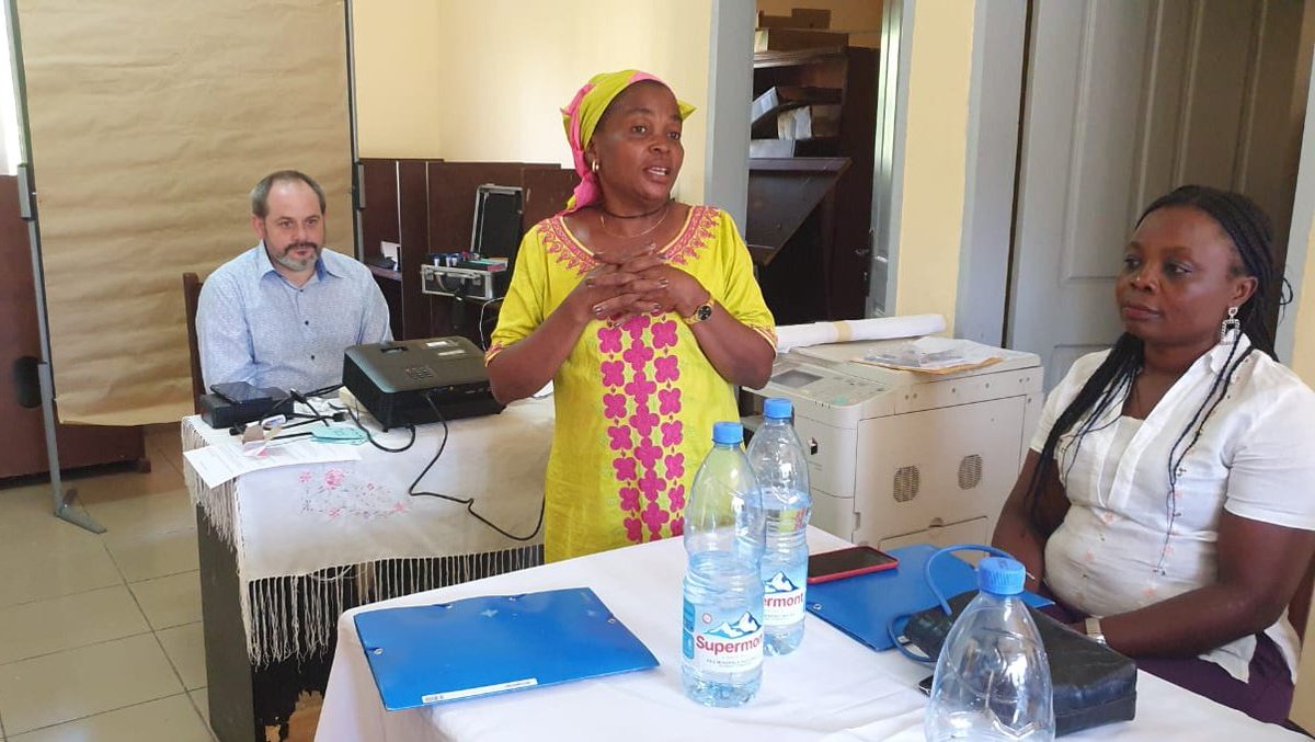 DigaMathieu's tweet photo. Près de 150 km de Yaoundé dans l'arrière pays bassa (aux fins fonds de la Sanaga Maritime) pour animer aujourd'hui une séance de marketing digital 🛍️🛒📱 avec les femmes de la @Commune_de_Ndom Ndom #JourneeFemmeRurale #VilledeNdom #TCPndom #RuralWomenDay https://t.co/QrZK2mqwfS