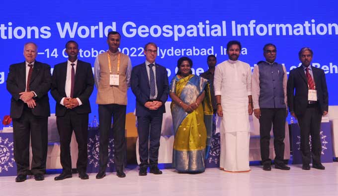 eenadulivenews's tweet image. Hyderabad: హైదరాబాద్‌లోని హెచ్‌ఐసీసీలో ఈ నెల 10 నుంచి జరుగుతున్న జియో స్పేషియల్‌ ఇన్ఫర్మేషన్‌ కాంగ్రెస్ సదస్సు నేటితో ముగిసింది.. 
హాజరైన ప్రముఖులు.. ఫొటోలు మరిన్ని చిత్రాలకు: bit.ly/3Cx8iaO
#Hyderabad #Jio #spacialinformation #Congress #photos