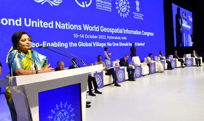 eenadulivenews's tweet image. Hyderabad: హైదరాబాద్‌లోని హెచ్‌ఐసీసీలో ఈ నెల 10 నుంచి జరుగుతున్న జియో స్పేషియల్‌ ఇన్ఫర్మేషన్‌ కాంగ్రెస్ సదస్సు నేటితో ముగిసింది.. 
హాజరైన ప్రముఖులు.. ఫొటోలు మరిన్ని చిత్రాలకు: bit.ly/3Cx8iaO
#Hyderabad #Jio #spacialinformation #Congress #photos