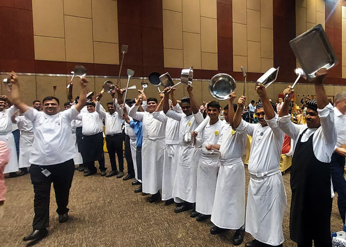 eenadulivenews's tweet image. Hyderabad: హైదరాబాద్‌లోని హెచ్‌ఐసీసీలో ఈ నెల 10 నుంచి జరుగుతున్న జియో స్పేషియల్‌ ఇన్ఫర్మేషన్‌ కాంగ్రెస్ సదస్సు నేటితో ముగిసింది.. 
హాజరైన ప్రముఖులు.. ఫొటోలు మరిన్ని చిత్రాలకు: bit.ly/3Cx8iaO
#Hyderabad #Jio #spacialinformation #Congress #photos