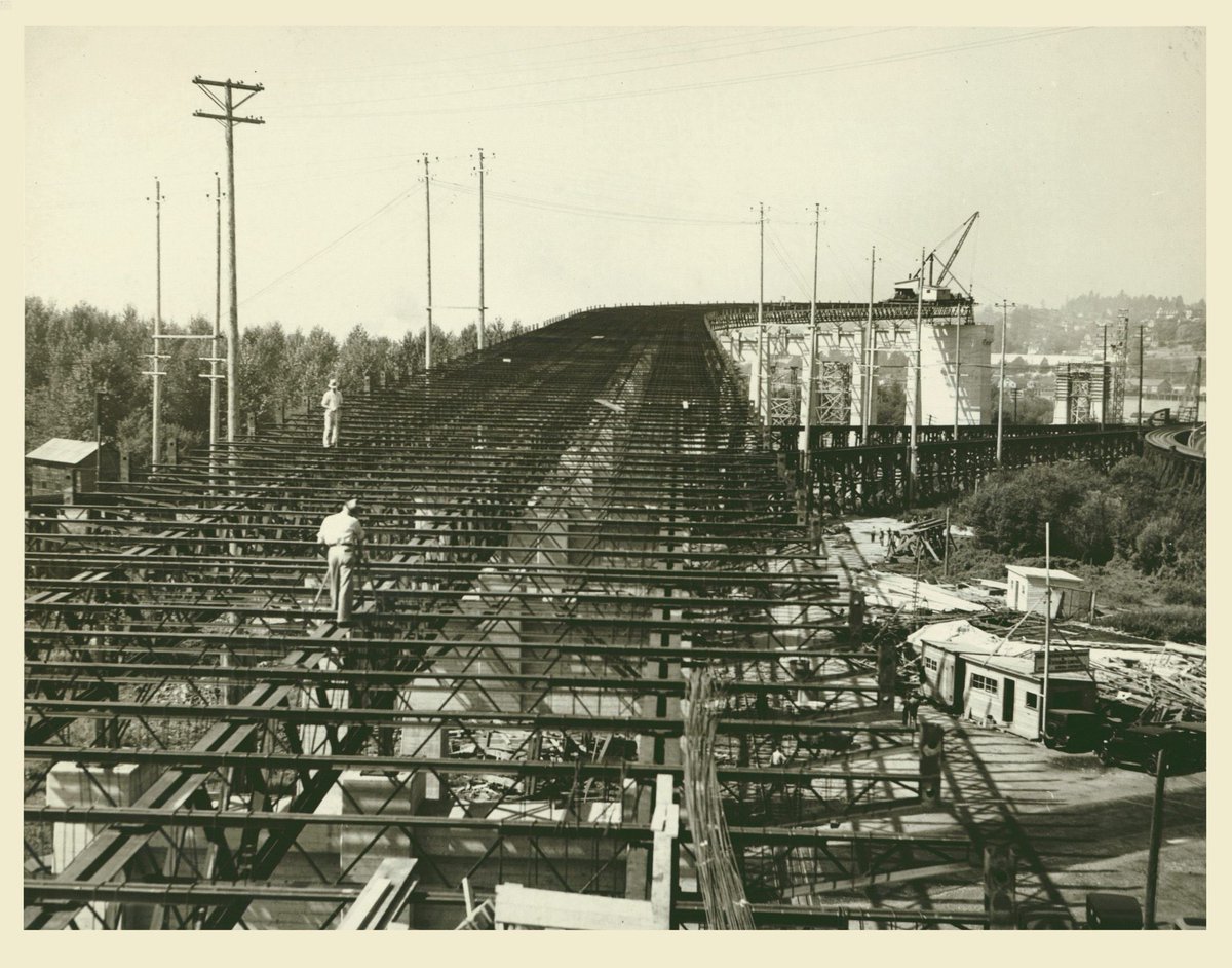 RyanLmark's tweet photo. Photo of crews building the #Pattullo Bridge in 1937 courtesy of @TranBC #ThrowBackThursday #SurreyBC @CityofSurrey #NewWest @New_Westminster #TrafficNerd https://t.co/UCpmsM7uUq