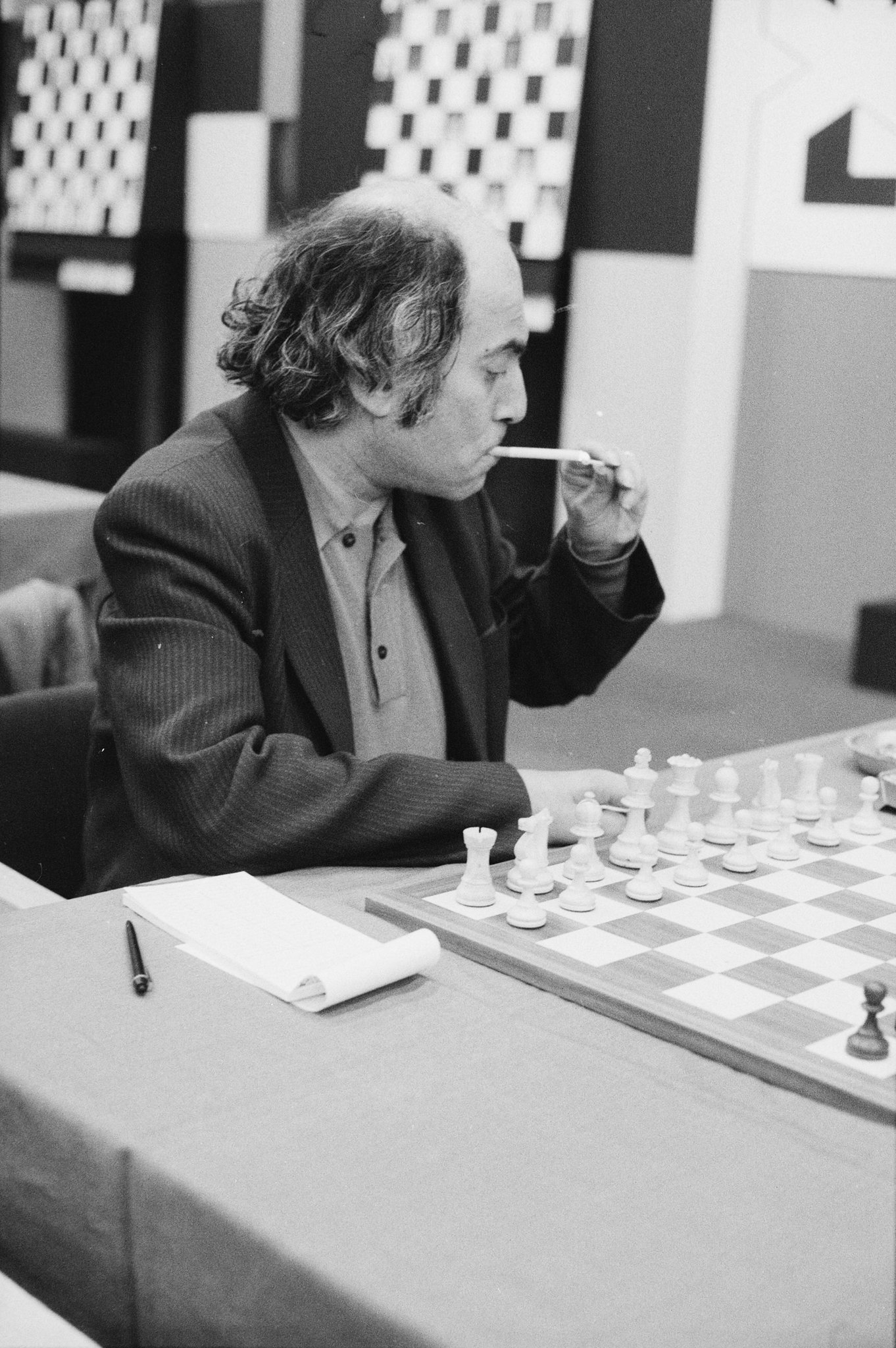 Douglas Griffin on X: Ex-World Champion Mikhail Tal (b. Riga, 1936; d.  Moscow, 1992), pictured at Wijk aan Zee, January 1988.  (📷: #chess  / X