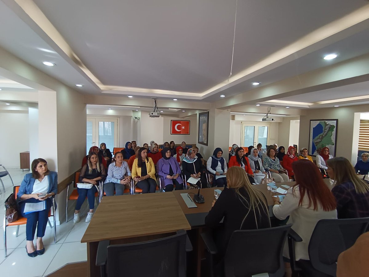 akkadin_hatay's tweet photo. 📍AK Parti Hatay İl Başkanlığı

Genel Merkez MKYK Üyemiz ve Seçim İşleri Başkan Yardımcımız @avfulyakaya'nın sunumuyla,Hatay İl Kadın Kolları Başkanlığı olarak Seçim İşleri Eğitim Toplantısına katılım sağladık

#AKKadınHataySeçimeHazır
#Hedef2023
#AKPartiHatay
#DurmakYokYolaDevam https://t.co/745ZgNFitn