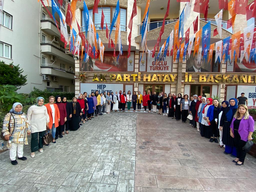 akkadin_hatay's tweet photo. 📍AK Parti Hatay İl Başkanlığı

Genel Merkez MKYK Üyemiz ve Seçim İşleri Başkan Yardımcımız @avfulyakaya'nın sunumuyla,Hatay İl Kadın Kolları Başkanlığı olarak Seçim İşleri Eğitim Toplantısına katılım sağladık

#AKKadınHataySeçimeHazır
#Hedef2023
#AKPartiHatay
#DurmakYokYolaDevam https://t.co/745ZgNFitn