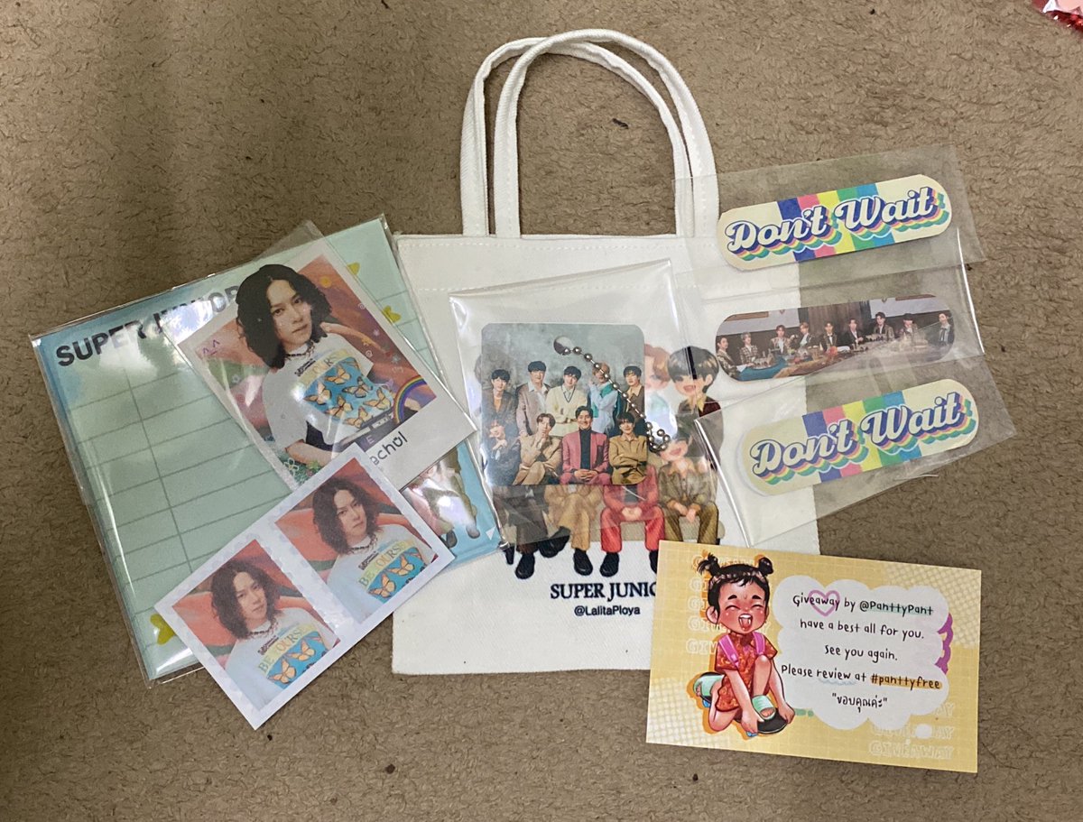 thesquishybean's tweet photo. I DONT KNOW WHERE TO START😭look at it!!! Just look! Even the liddol bag is so cute and adorable 😭💗😭💗😭💗 i cant choose a favourite item from @PanttyPant but if i really have to then the heechul stamp is for sure the coolest! Thank you for trading these with me 💗 https://t.co/qZnqcCVpIj