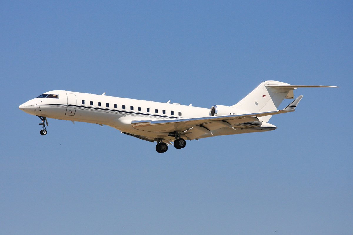 AirNavRadar's tweet image. Did you know ⁉️

🗓️On this day in 1996, Bombardier Global Express, a large cabin, 6,000 nmi / 11,100 km range business jet designed and manufactured by Bombardier Aviation, made its first flight. ✈️

📸: Wo st 01, via Wikimedia Commons

#BombardierGlobalExpress #History