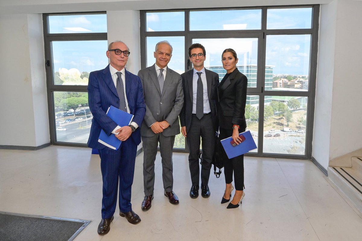 Prefettura_Roma's tweet photo. Il Prefetto Piantedosi in visita a Equitalia Giustizia S.p.a. @EqGiustizia, eccellenza del Sistema Paese che, tra l’altro, attraverso il Fondo Unico Giustizia investe per lo Stato i proventi illeciti sequestrati e confiscati alla criminalità organizzata. https://t.co/Wi0AVNuNKy