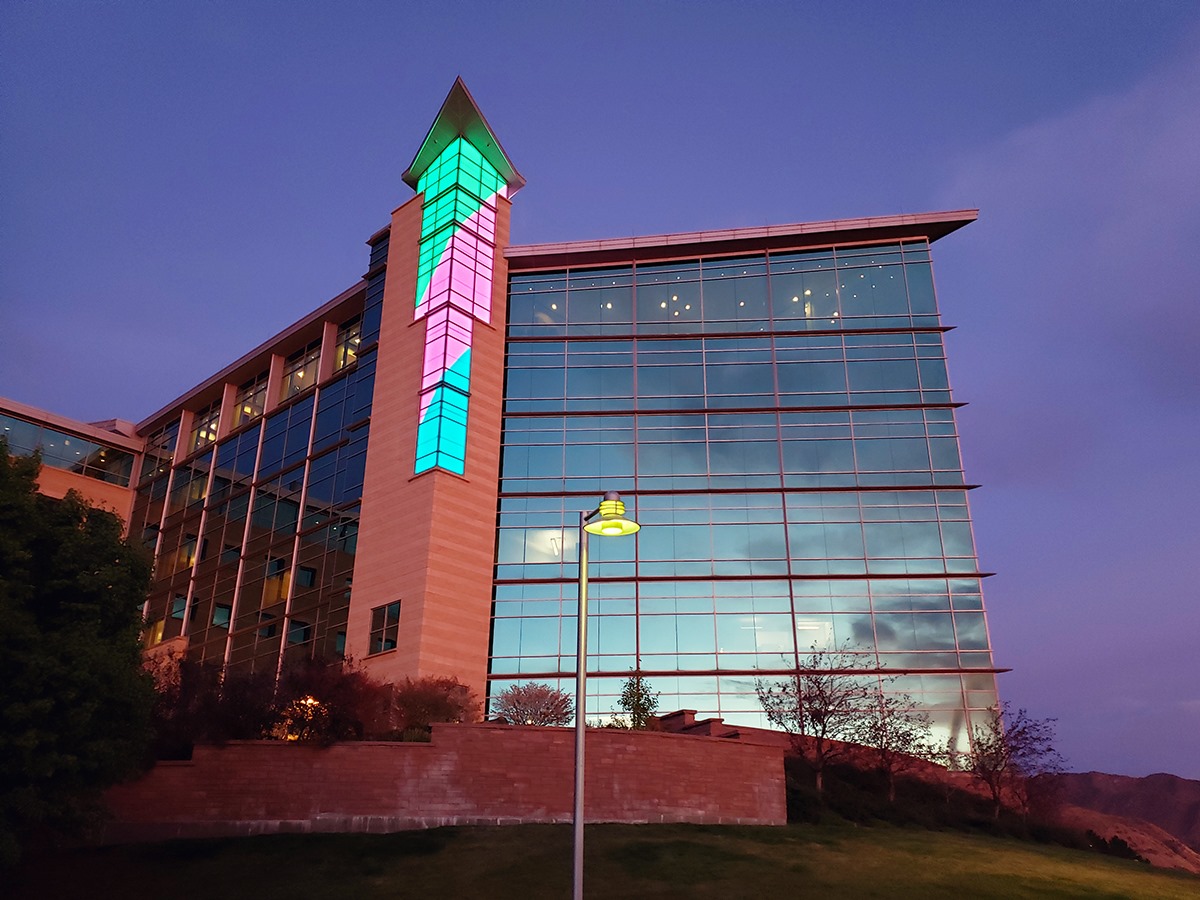 Today is #MetastaticBreastCancer Awareness Day. In honor of our patients, their caregivers & loved ones, and our dedicated clinicians & researchers, the Beacon of Hope will shine green, pink, and teal tonight. #LightUpMBC #BreastCancer #MetastaticBC