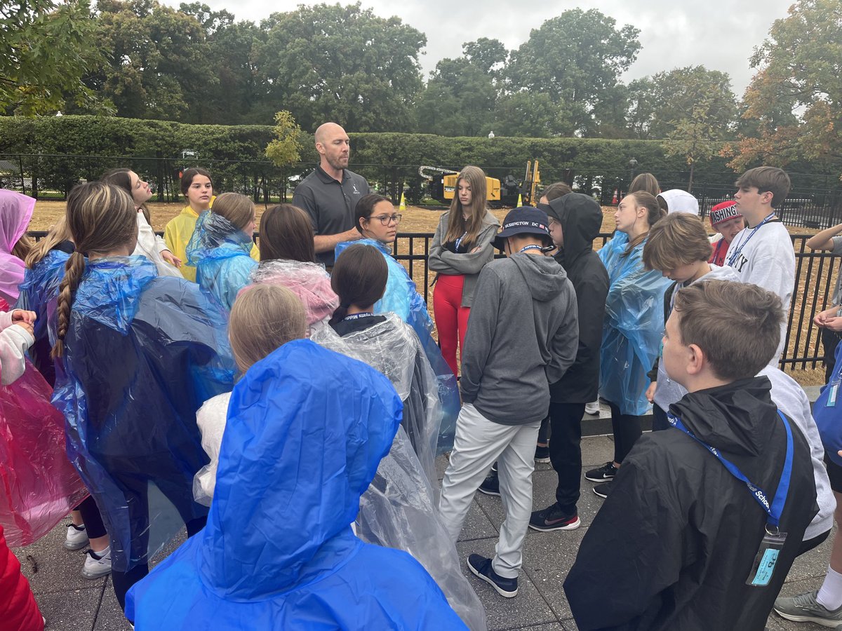 MrTscienceguy's tweet photo. Bus 1 learning about Arlington- tour guide David is one of the best!! https://t.co/mckicwbXrI
