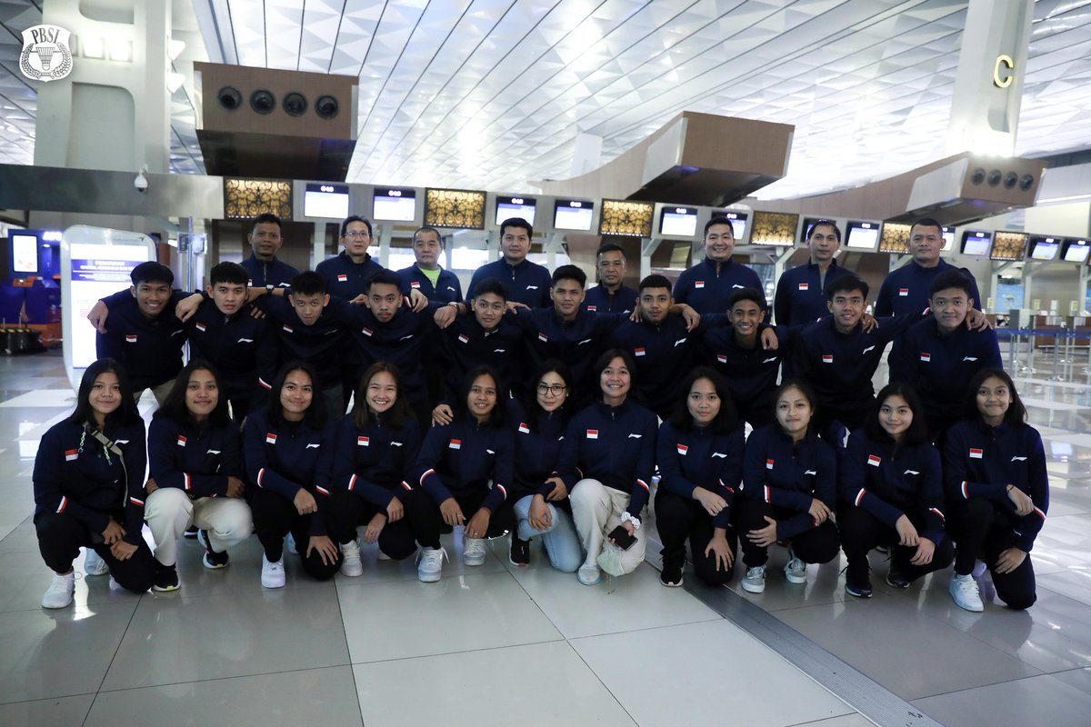 INABadminton's tweet photo. Tim junior Indonesia yang akan berlaga di ajang Kejuaraan Dunia Junior 2022 bertolak ke Santander, Spanyol malam ini.

Mohon doa dan dukungan seluruh masyarakat Indonesia agar tim Merah-Putih muda mampu meraih hasil terbaik.

#BadmintonIndonesia #WJC2022 #QR955 https://t.co/WvkC7u0CX7