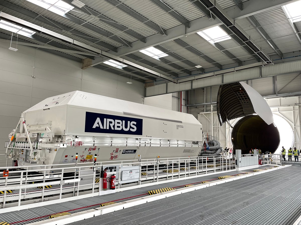 Airbus's tweet photo. From the sky✈️and all the way to outer space🪐we make it fly!
Our Airbus #Beluga is flying the Airbus-built @eutelsat_official #HOTBIRD 13G telecom satellite 🛰 from Toulouse 🇫🇷 right to its launch pad🚀at the Kennedy Space Center 🇺🇸 https://t.co/27j2A9HNO8