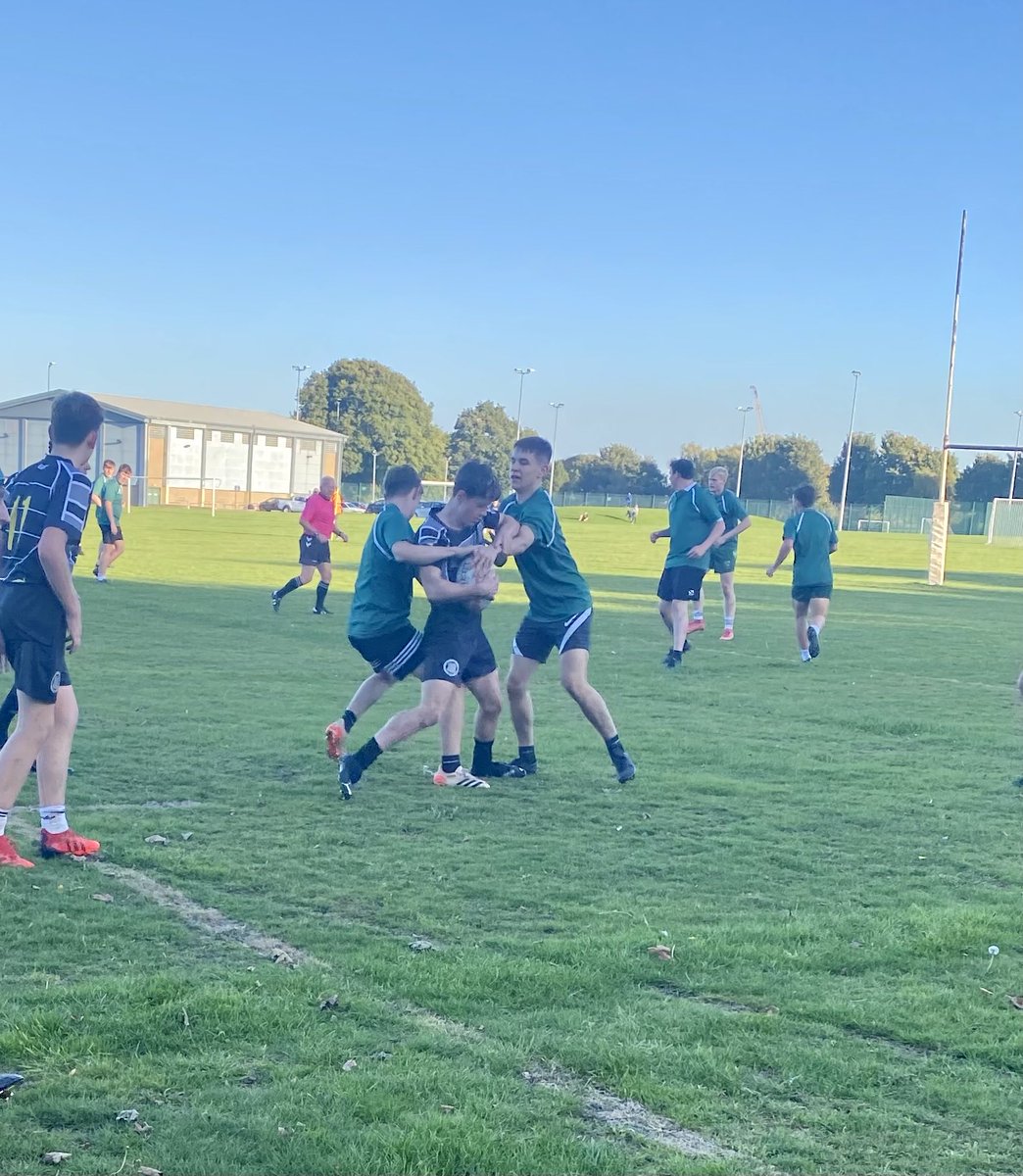BevGrammarPE's tweet photo. Great evening out with  ⁦@bevgrammar⁩ YR11 rugby league team ⁦@SchoolLongcroft⁩ .  Two teams running hard with ferocious tackling. A great display of sportsmanship from both teams.  Well done lads on a hard fought draw #localrivalry #respect #sportsmanship 🏉⚫️⚪️ https://t.co/cjHpUsVe5p