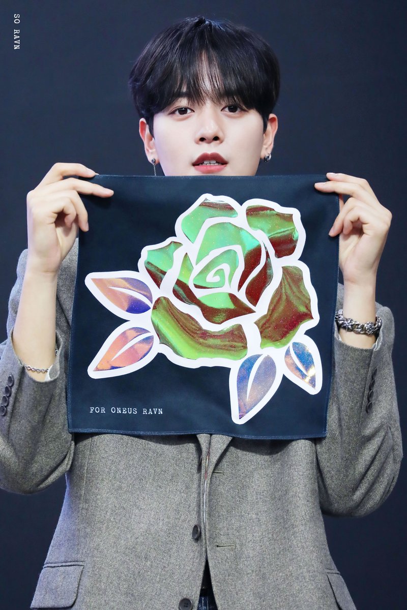 So_RAVN's tweet photo. 221013 메이크스타 대면 팬 사인회 @메이크드림홀

영조와 장미건🥰🌹(1)

#원어스 #ONEUS  #레이븐 #RAVN  #レイブン #영조 #YoungJo #ヨンジョ https://t.co/jhz4k3KYVG