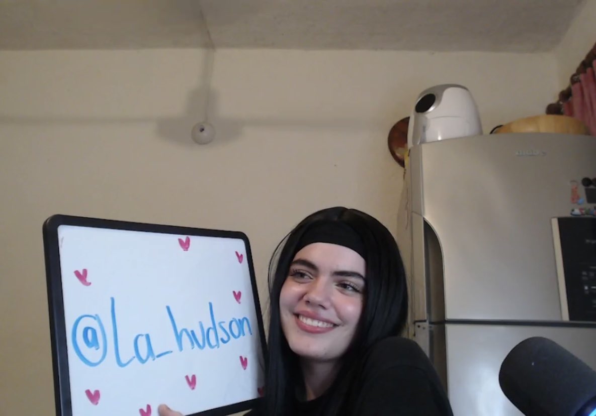 althudd's tweet image. Feliz cumpleaños a mi jefa favorita, la cual me explota laboralmente todos los días. Te quiero muchísimo albita, pásala muy lindo 💗

Btw pasen a sus streams q no me explota en vano 😭

•@AlbaClouthier 🎂