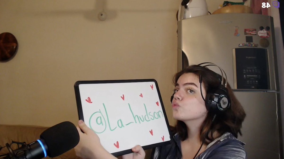 althudd's tweet image. Feliz cumpleaños a mi jefa favorita, la cual me explota laboralmente todos los días. Te quiero muchísimo albita, pásala muy lindo 💗

Btw pasen a sus streams q no me explota en vano 😭

•@AlbaClouthier 🎂