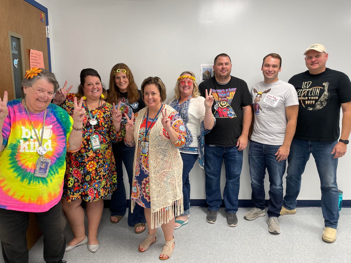 We love history in Social Studies so of course we dressed up for decades day  #ALLChesapeake #AACPSAwesome
<a href="/IMChesapeakeHS/">Chesapeake High School</a> <a href="/SocStudiesAACPS/">Social Studies</a>