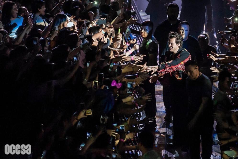 KingsMediaHL's tweet photo. 📸| Unseen of Harry in Mexico during the Live On Tour! ❤️‍🔥

©️ocesa https://t.co/AXZwPsoHc0