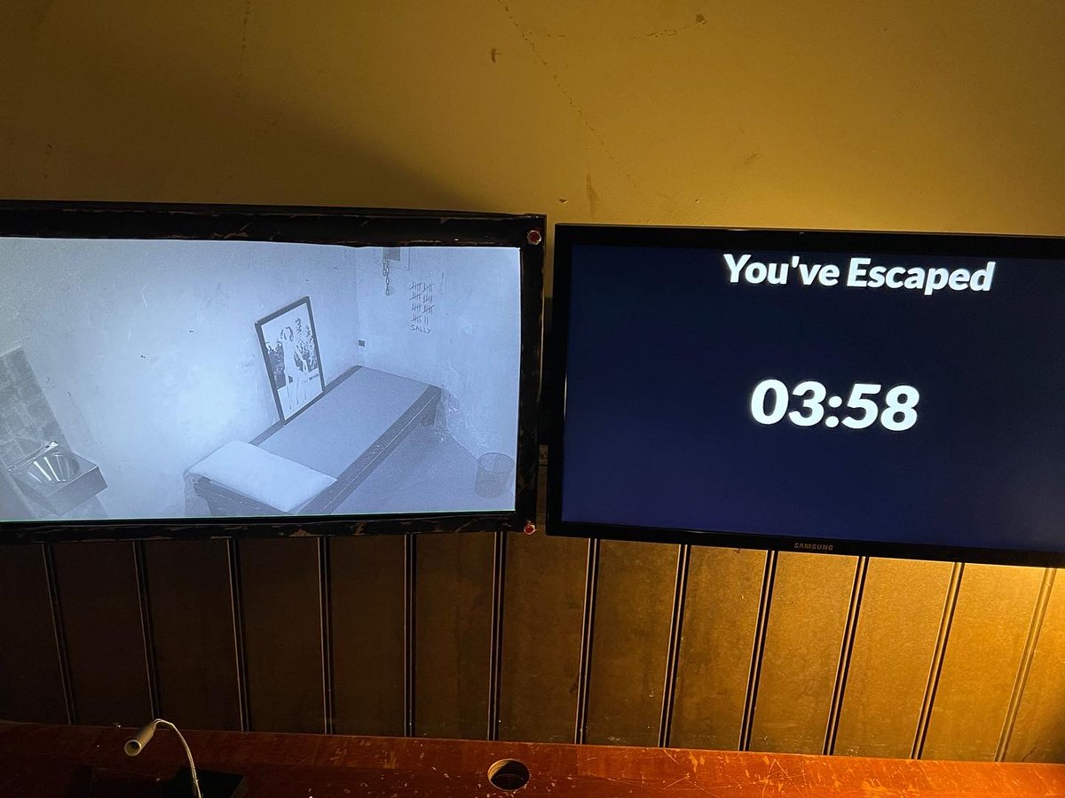 Darren, Peter &amp; the lab took time off campus to try out an escape room. Team 1 narrowly beat Team 2 escaping in 3.58 compared to 0.48. Congratulations for both teams for getting out in time.