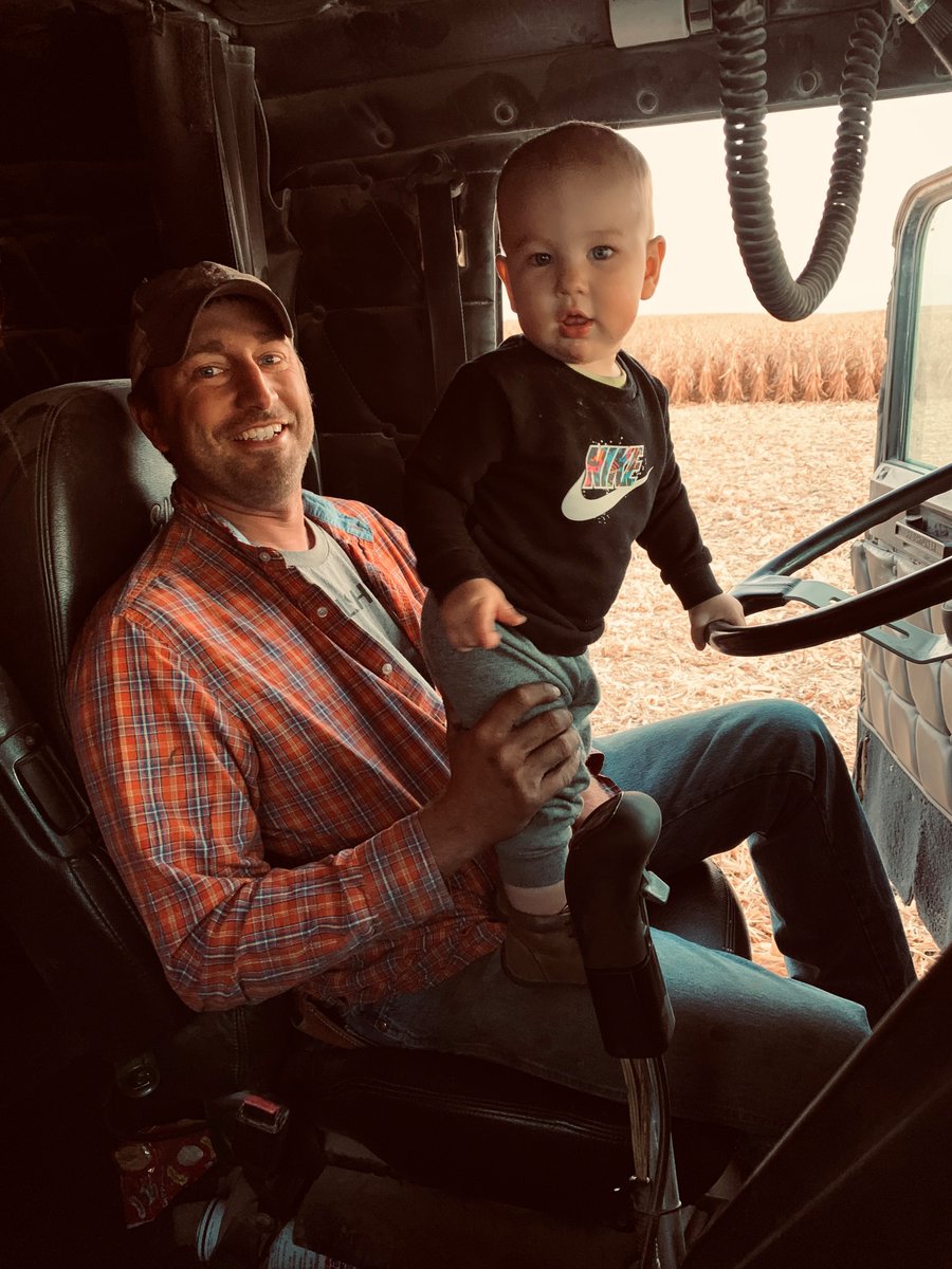 AgWest's tweet photo. Every year we look forward to the Alliger crew's adorable #PickingPics! Cuteness brought to you by Aaron and Megan Alliger of Gowrie, IA where they just finished soybeans and are moving onto corn. 

#agtwitter #harvest22 https://t.co/R9c9WrPa6e