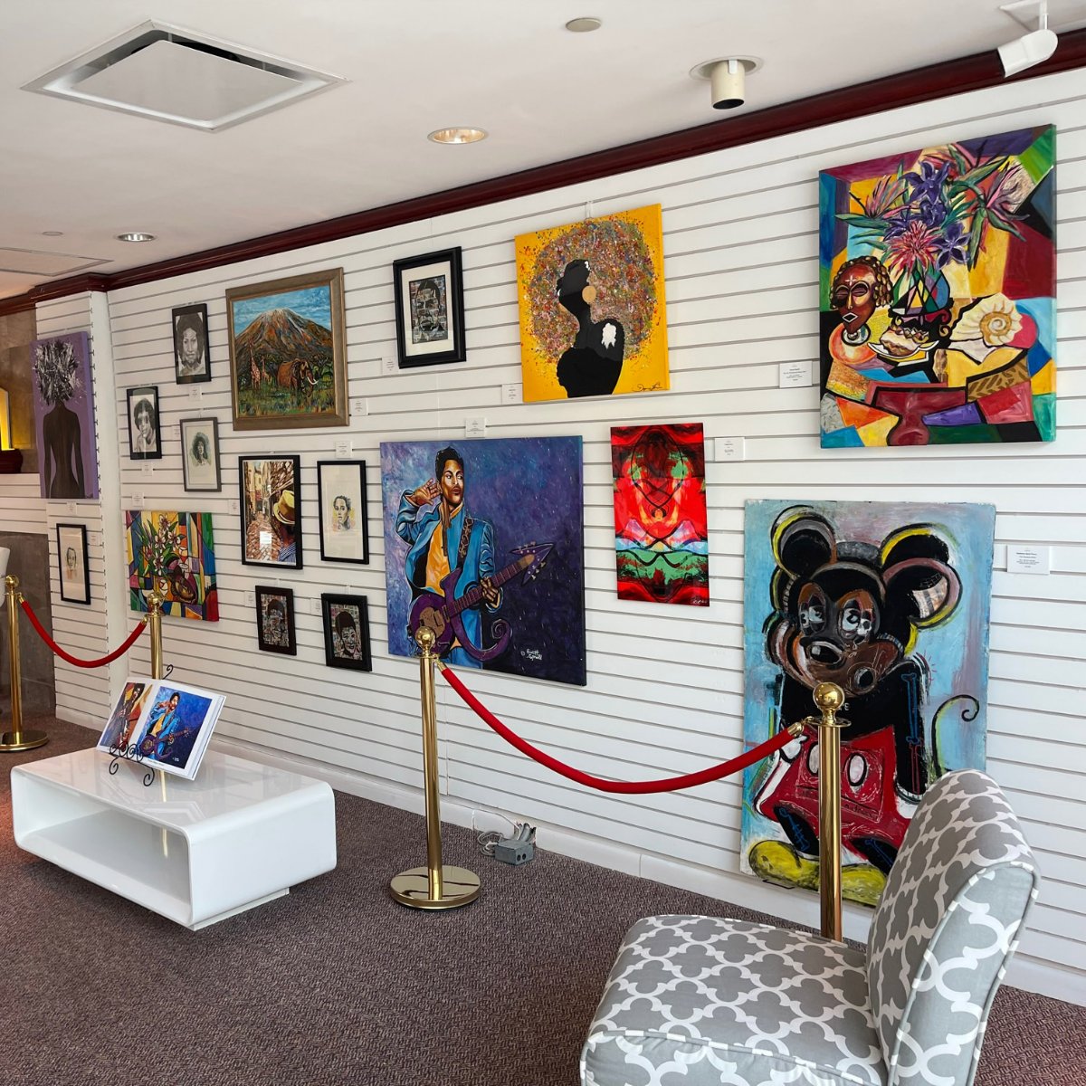 PerfectUnionArt's tweet photo. Feel inspired when you visit our inclusive, diverse, and positive art gallery. #APerfectUnion #APerfectUnionArtGallery #Art #WearableArt #Painting #Sculpture #Inclusivity #CelebratingAmericanDiversity #UnityArt #NewArt #HandmadeJewelry #FamilyArt #OriginalArt https://t.co/CWm6y2Tgma