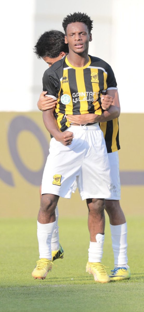 meso_ah's tweet photo. فرحه الشمراني مستقبلنا باذن الله 💛🖤 https://t.co/Gc3te7gvf7