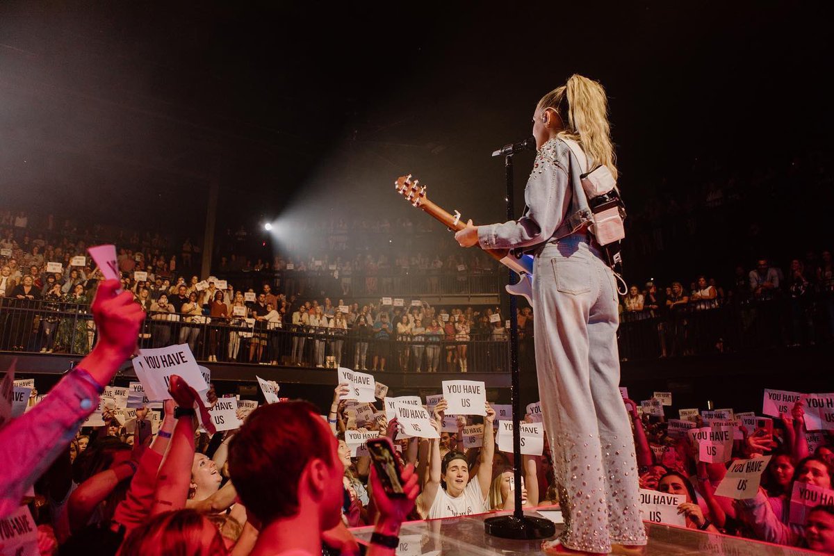KelseaBallerini's tweet photo. ill never forget this moment. safe. 🤍

📸 @collettebadora https://t.co/SM3NZRPJtB