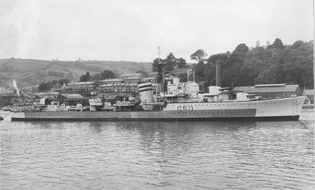 AuthorBwalter's tweet photo. In October 1940 British warships, including HMS Ajax and HMS Kimberley pictured here, engaged in two surface actions against Italian warships resulting in the destruction of two Italian destroyers and two torpedo-boats for no British loss. #BlueWaterWar #WWII https://t.co/YsTAxAQhJq